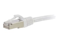 C2G Cat6a Booted Shielded (STP) Network Patch Cable - Patchkabel - RJ-45 (han) til RJ-45 (han) - 50 cm - STP - CAT 6a - formet, knastfri, strenget - hvid 89934
